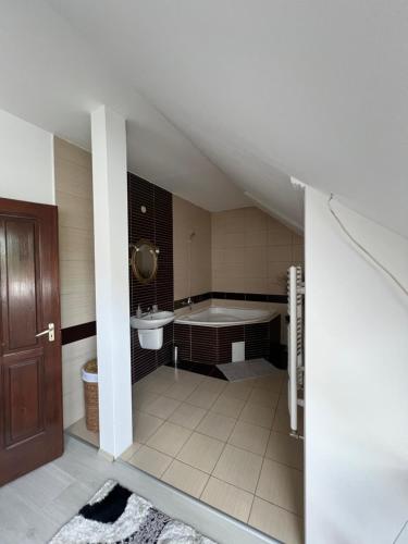 Kúpeľňa v ubytovaní Korona Apartman