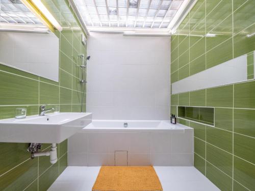 Et badeværelse på Gorgeous apartment in center