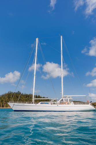 Un paisaje natural cerca del barco