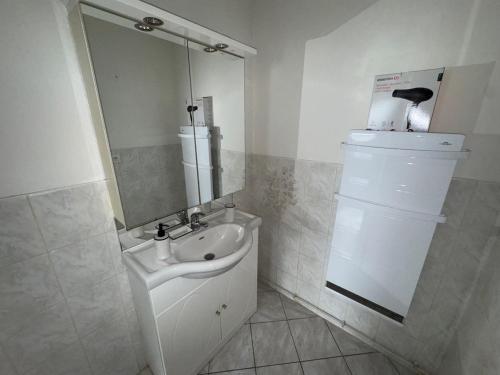 Ένα μπάνιο στο L'Horizon Silencieux Loft