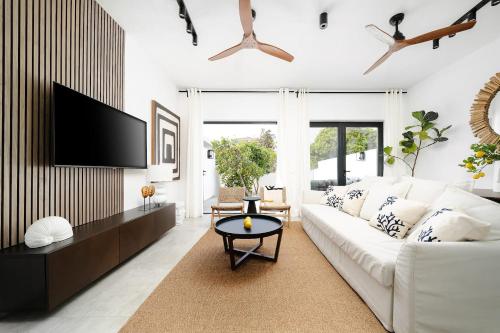 CitrusTree 3BR Pool Villa near Beaches