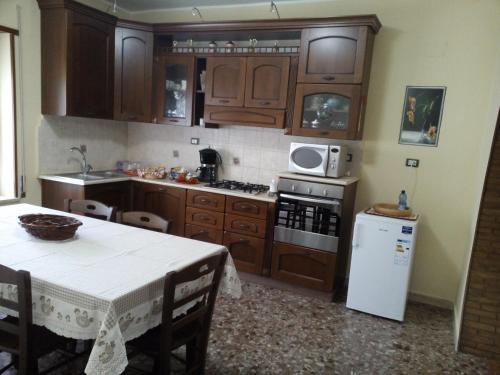 Η κουζίνα ή μικρή κουζίνα στο B&B A Casa Di Nonna