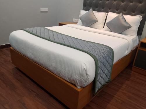 a bedroom with a large bed with white sheets and pillows at Vinttage park hotels in Bengaluru