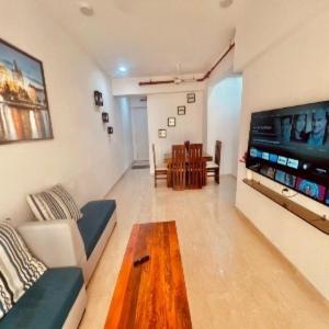 Televisyen dan/atau pusat hiburan di Powai Valley Ventures LLP