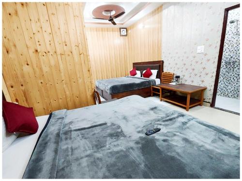 Gallery image of HOTEL M-A-Y-A Near Mall Road - Parking and Free Wifi Facilities - Hotel At Prime Location Spacious Room - Amazing valley views - BEST HOTEL in Mussoorie
