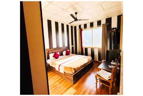 Gallery image of HOTEL M-A-Y-A Near Mall Road - Parking and Free Wifi Facilities - Hotel At Prime Location Spacious Room - Amazing valley views - BEST HOTEL in Mussoorie