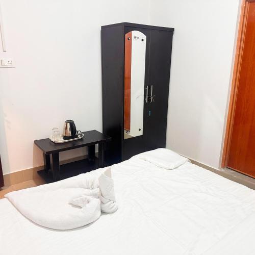 Hotel KIARA GUEST HOUSE Shillongにあるベッド