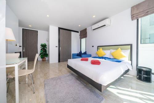 Katil atau katil-katil dalam bilik di Kata Bliss 3-Story Pool Villa near Beach - UTK4