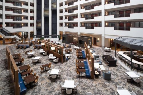 Restoran atau tempat lain untuk makan di Embassy Suites Lincoln