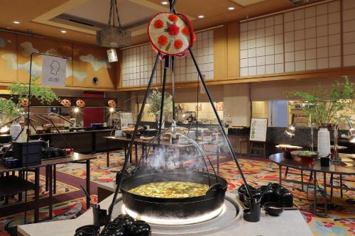 a large pot of food on display in a restaurant at Hotel Koyo in Kaminoyama