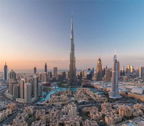 Nespecifikovaný výhled na destinaci Dubaj nebo výhled na město při pohledu z rezortu