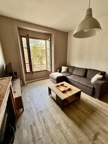 Beautiful Renovated Apartment, Internet, Tram