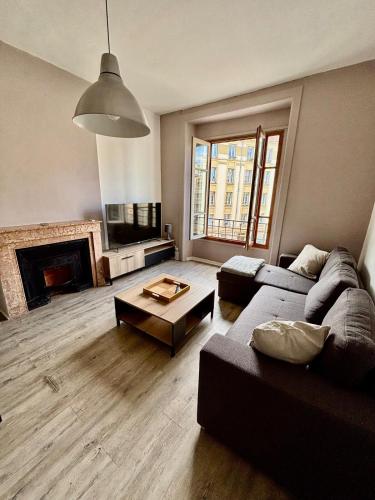 Beautiful Renovated Apartment, Internet, Tram
