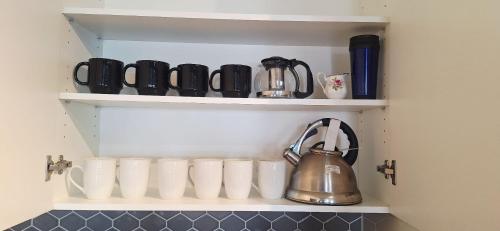 Kemudahan buat kopi dan teh di JHS Homes