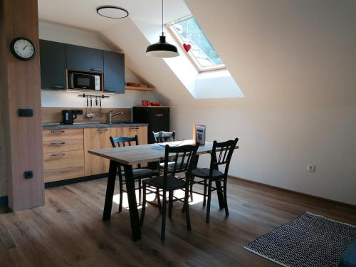 Dapur atau dapur kecil di Apartments Gorski raj