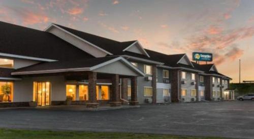 a hotel with a parking lot in front of it at Quality Inn Superior - Duluth in Superior