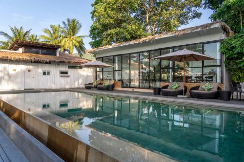 Bazén v ubytování Zara Beach Resort Koh Samui nebo v jeho okolí