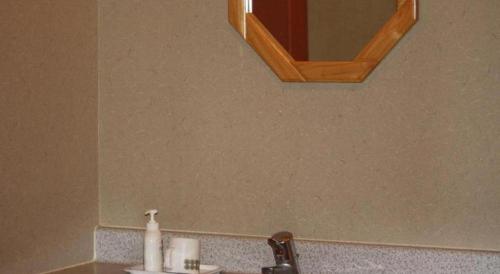 a bathroom sink with a mirror on the wall at Petit Hotel Hoshi no Shizuku in Kitashiobara