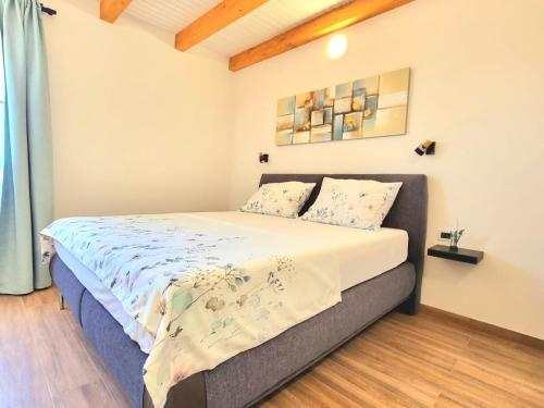 a bedroom with a bed in a room at Villa Rosea Domus ZadarVillas in Podlug