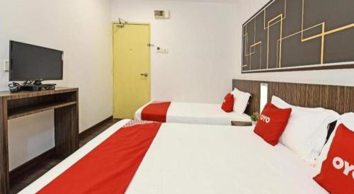 Кровать или кровати в номере Capital O 90674 4S Hotel