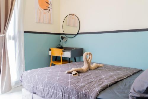 Postel nebo postele na pokoji v ubytování NeuSuite Cozy Studio by GUESTONIC