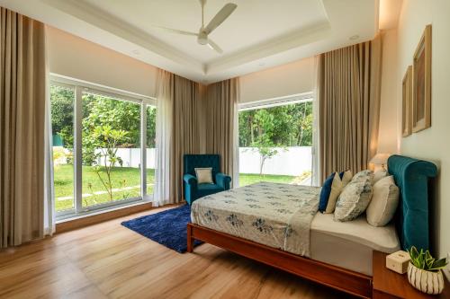 Una cama o camas en una habitación de Le Jardin - Luxury Private Pool Villa near Kochi, Kerala