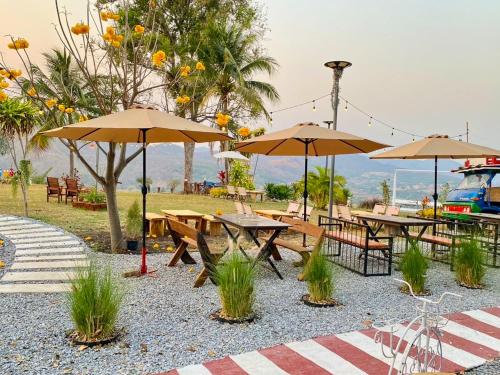 Naturlandskabet i nærheden af campingpladsen