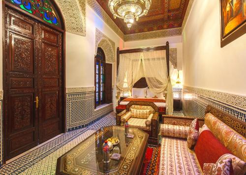 Χώρος καθιστικού στο Riad Fes Maya Palace & Spa