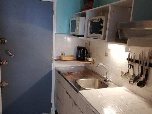 Photo de la galerie de l'établissement Studio équipé pour 2 pers, loggia, vue parc, centre-ville. - FR-1-785-20, à Balaruc-les-Bains