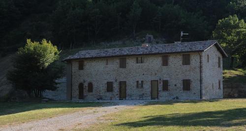 a large stone building on a grassy field at APPARTAMENTI Vista del Mondo in Spoleto