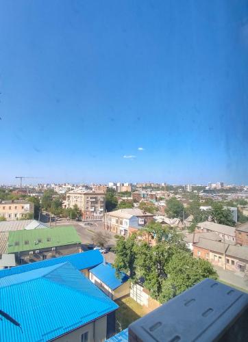 a view of a city with buildings and blue roofs at Радужная студия Вокзал Харьков-Пассажирский in Kharkiv