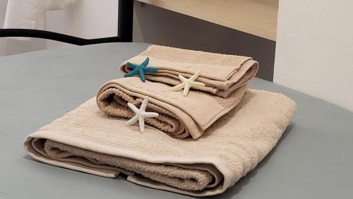 a pile of towels sitting on top of a counter at Nima in Porto Santo Stefano