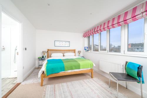Postel nebo postele na pokoji v ubytování Stylish flat between London Bridge & Tower Bridge