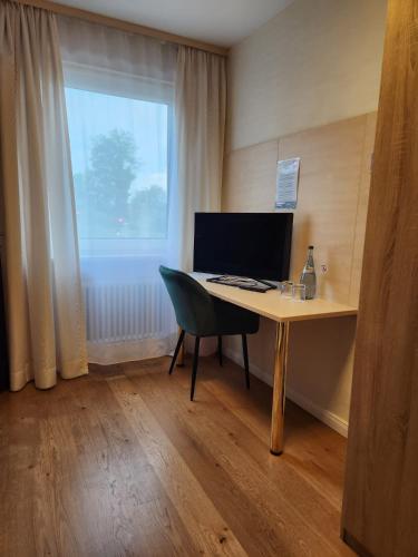 TV a/nebo společenská místnost v ubytování Maxhotel