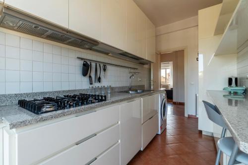 GuestHost - Bright Apartment in Metro San Giovanni