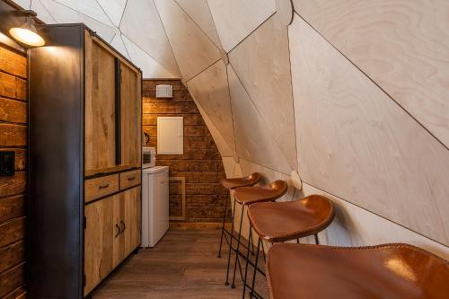 a group of stools in a small room with a kitchen at Skistar Lodge Lindvallen in Sälen