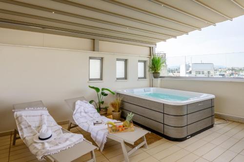 Sky Suite with View & Jacuzzi