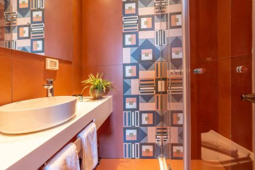 Un baño de Stay Hillel