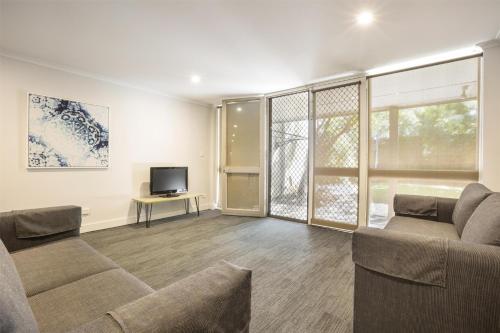 Nightcap at Coolaroo Hotelにあるテレビまたはエンターテインメントセンター