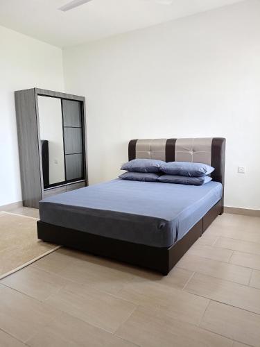 a large bed in a room with a mirror at Dhia Homestay Sireh Residence Near Aeon Mall in Kota Bharu