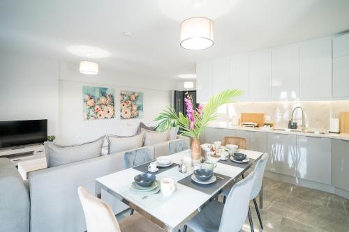 Makanan di atau berdekatan apartmen