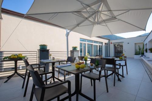 Ein Balkon oder eine Terrasse in der Unterkunft Gioì Hotel Sorrento