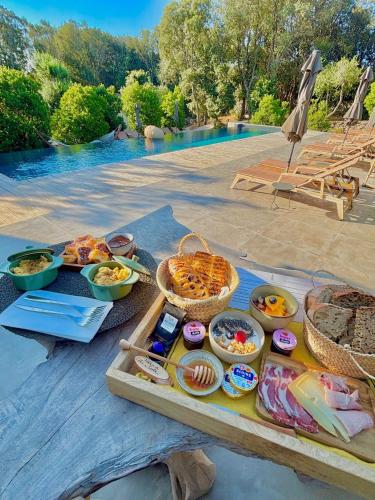 Comida en o cerca de este hotel