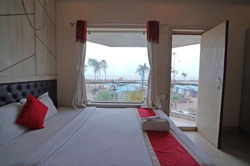 Postel nebo postele na pokoji v ubytování New Digha Royal SeaView
