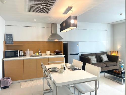 Η κουζίνα ή μικρή κουζίνα στο Sathorn Prime Residence 1BR #Bangkok