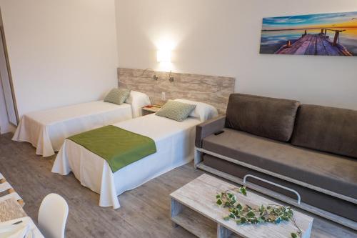 Postel nebo postele na pokoji v ubytování BelleVue Club