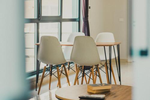 a group of chairs and a table and a table at Jasmin 6 in Alanya