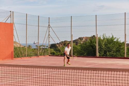 Tenis dan/atau kemudahan skuasy di Camping El Portus atau berdekatan