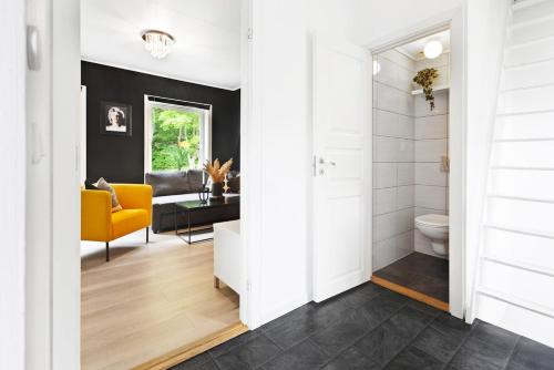 Posezení v ubytování Townhouse with free parking in the city centre - 4 bedrooms