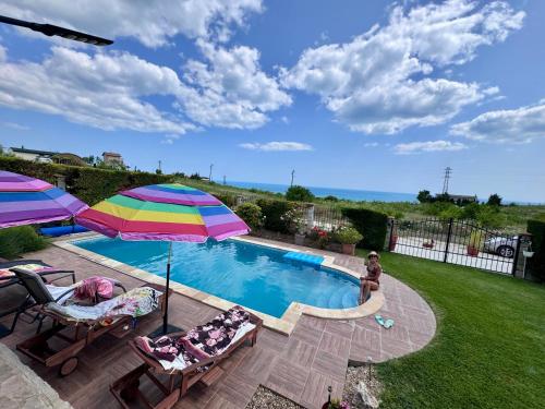 Swimmingpoolen hos eller tæt på Villa Bellerose